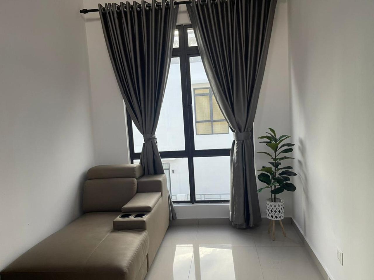 Homestay Idamanku ชาห์อาลัม ภายนอก รูปภาพ